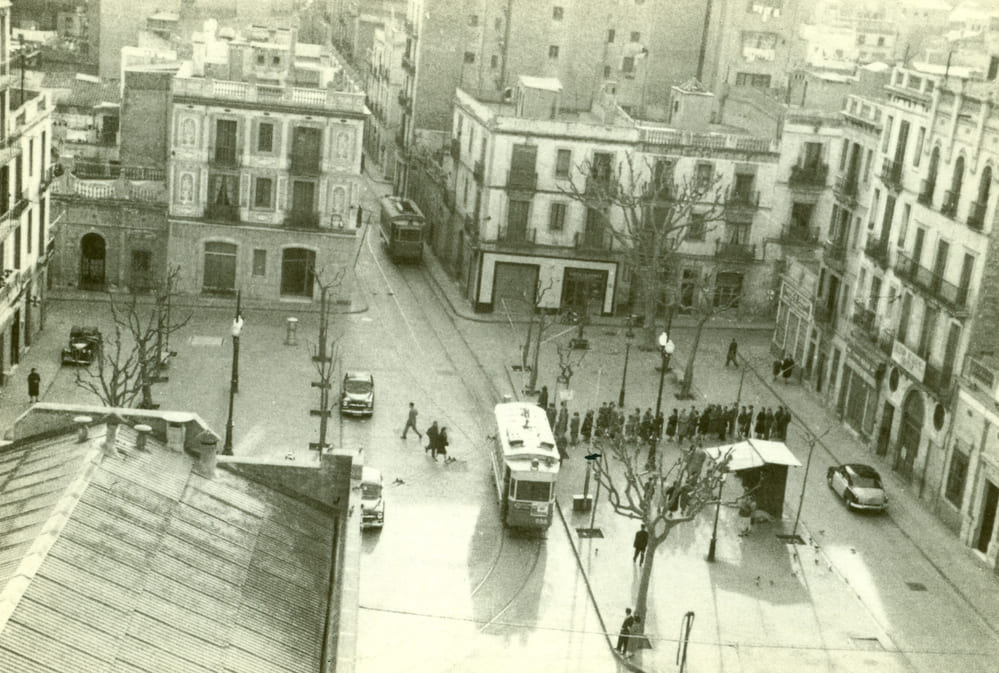 Fotografia antiga de la plaça Rovira de Gràcia en color sepia