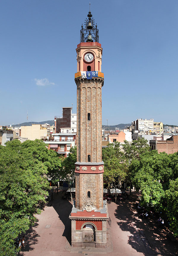 Vista frontal del Campanar plaça Rius i Taulet